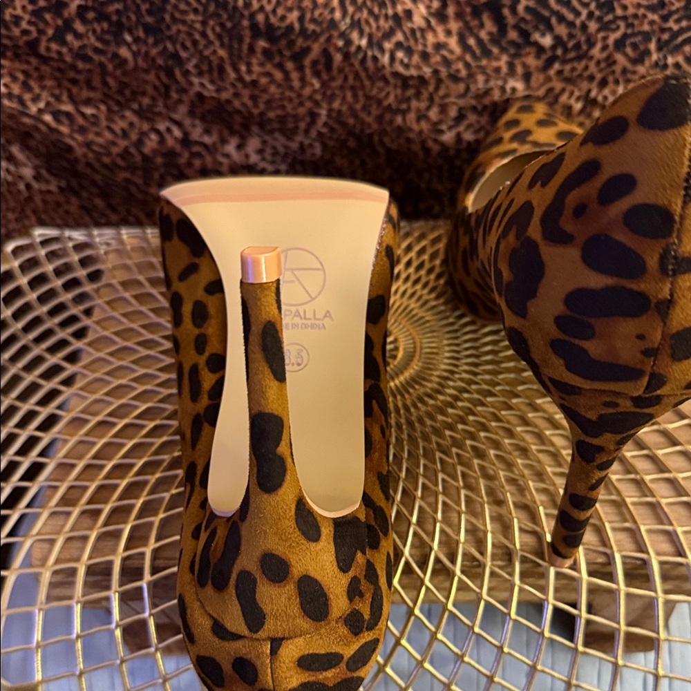 Chic Leopard Print Heels - Picture 5 of 5